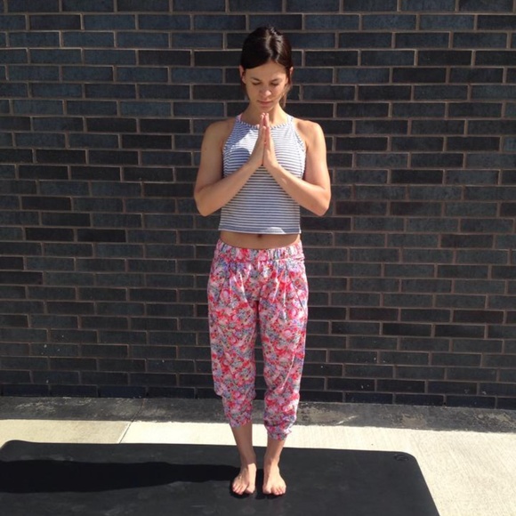 LULULEMON Rollin With My Omies Flowabunga Vibrant Floral Print Loose Pants 8 - Picture 1 of 5